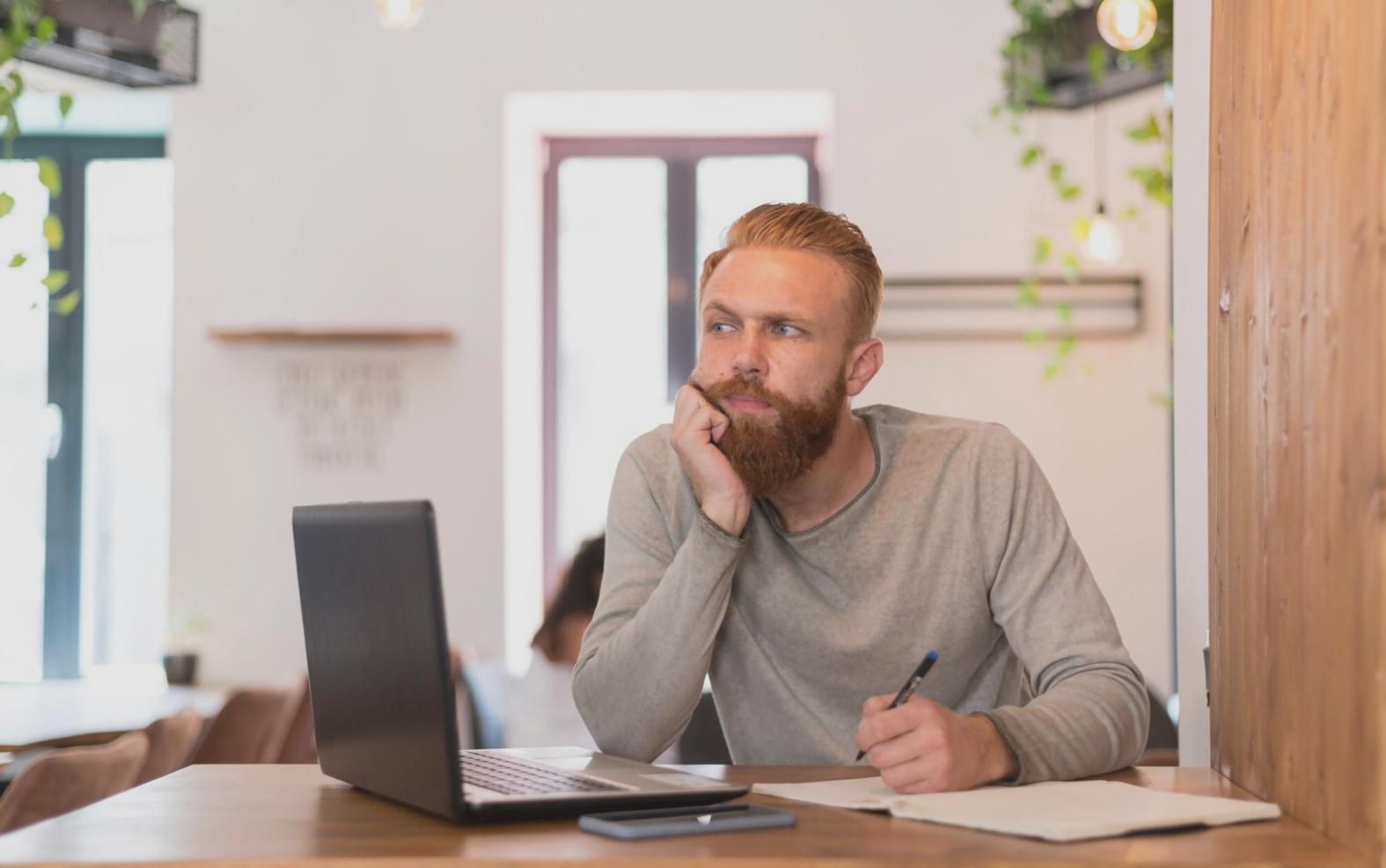 Spazio di lavoro collaborativo dove il team sylorivian sviluppa strategie personalizzate