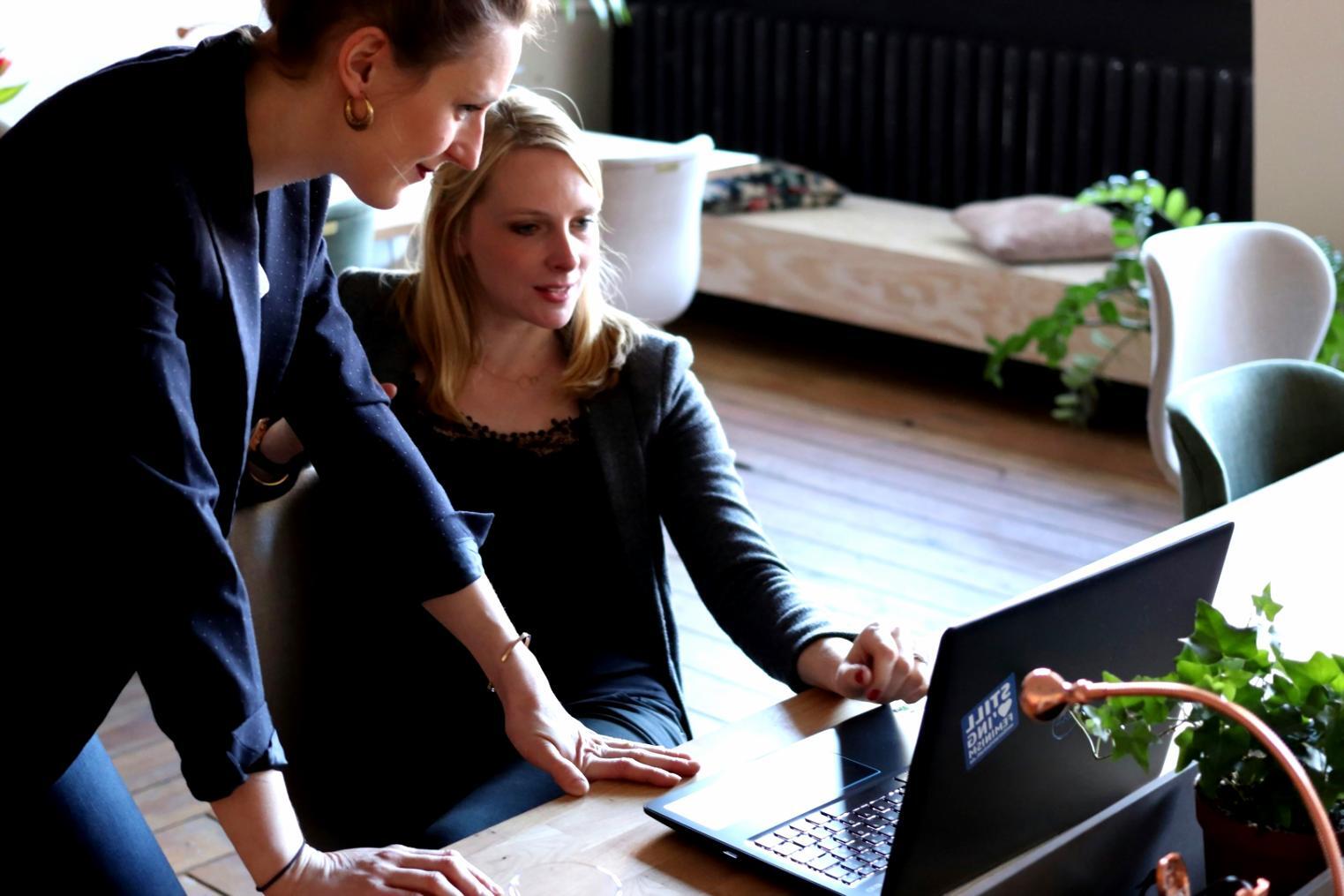 Team di coaching durante una sessione di pianificazione strategica